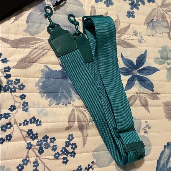Kurt Geiger Teal Knit Bag with Chain Accent - Picture 7 of 10